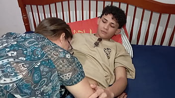 porn a mãe do meu padrasto me colocou pra arrumar a casa e eu comi ela sex